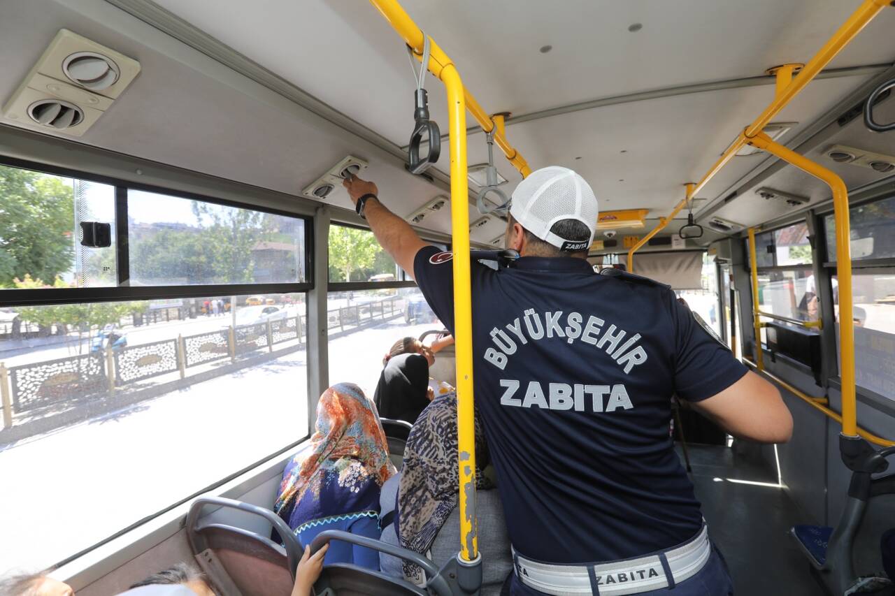 Gaziantep Büyükşehir Belediyesi Zabıta Daire Başkanlığı’na bağlı trafik zabıta ekipleri,