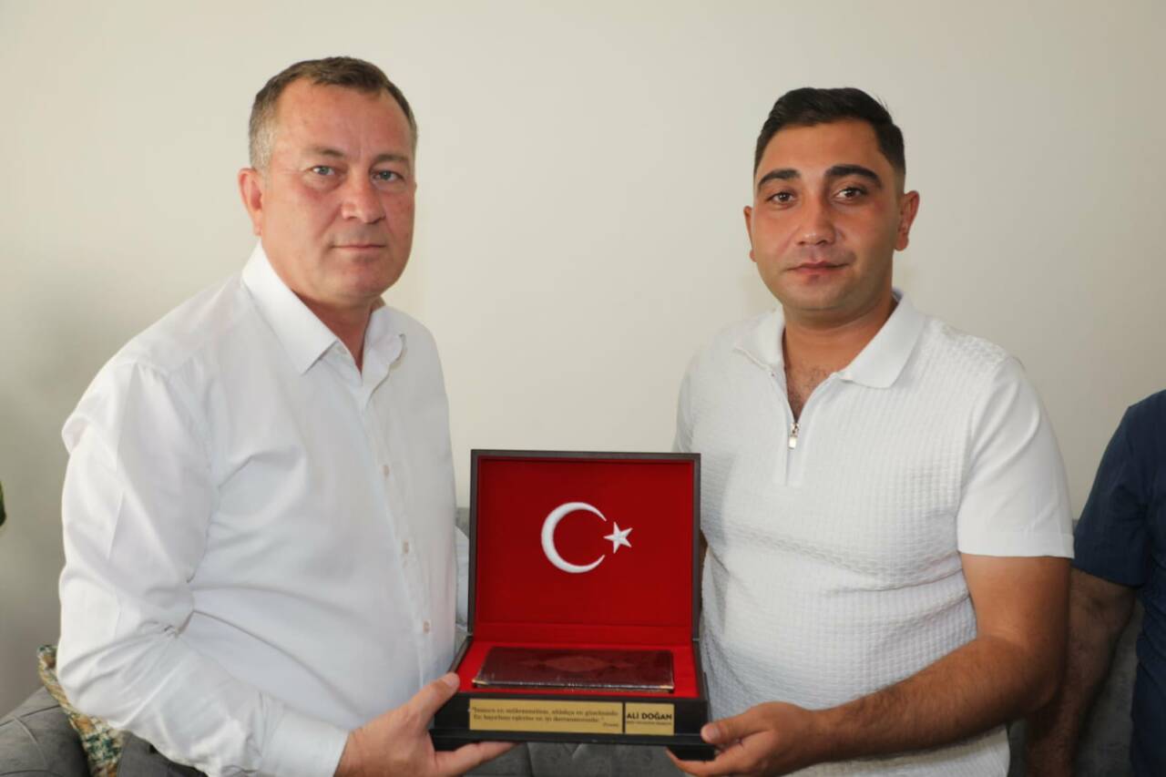 Nizip Belediye Başkanı Ali Doğan, arama-tarama faaliyetleri sırasında metan gazından