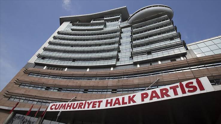 Şehitkamil Belediyesi’nde CHP’li Meclis Üyesi Kadir Yemişen, partisinden istifa etti.