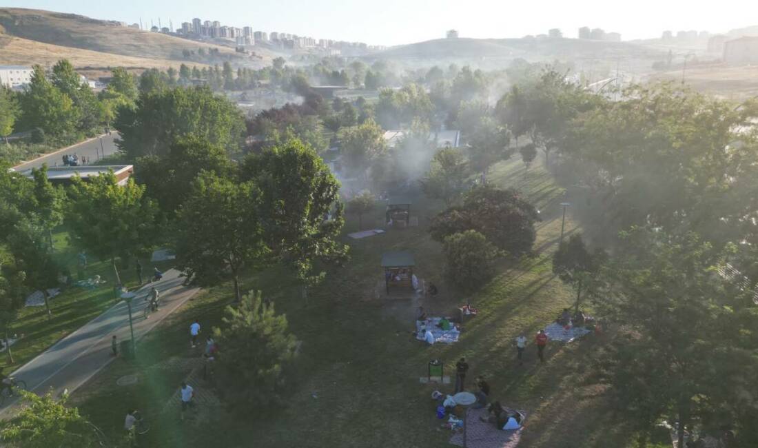 Gaziantep’te son günlerde etkili olan aşırı sıcak hava, vatandaşları parklara