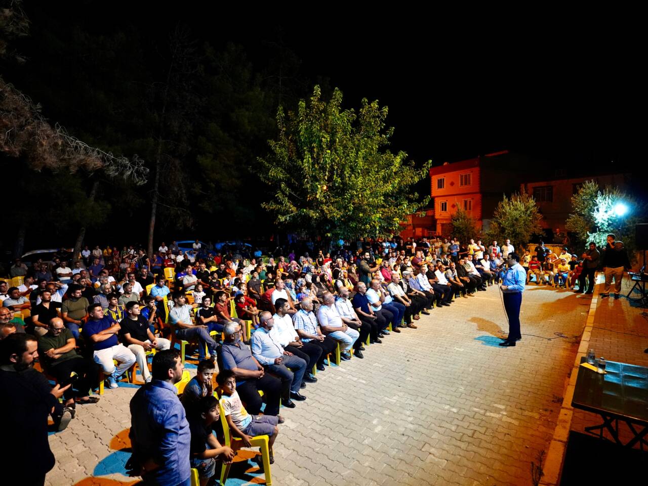 Şehitkamil Belediye Başkanı Umut Yılmaz, Dülük Mahallesi’ni ziyaret ederek vatandaşlarla