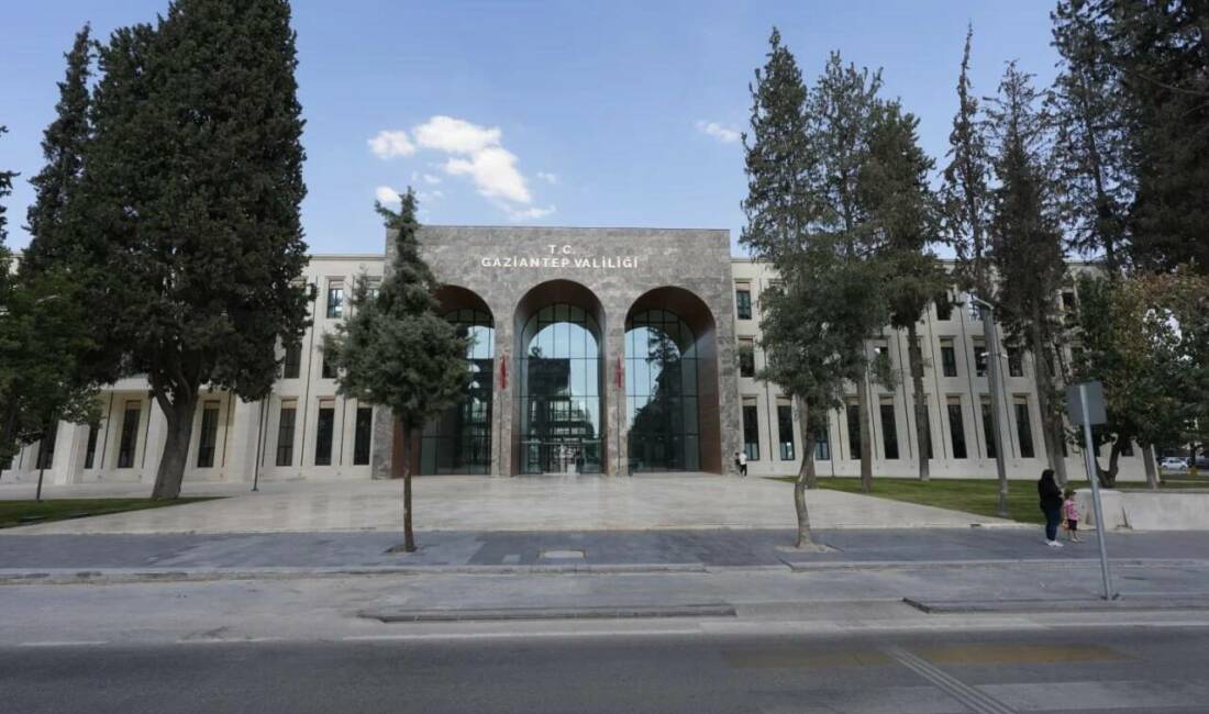 Gaziantep Valiliği, sosyal medyada çantasıyla ürün satarken görüntülenen Yusuf isimli