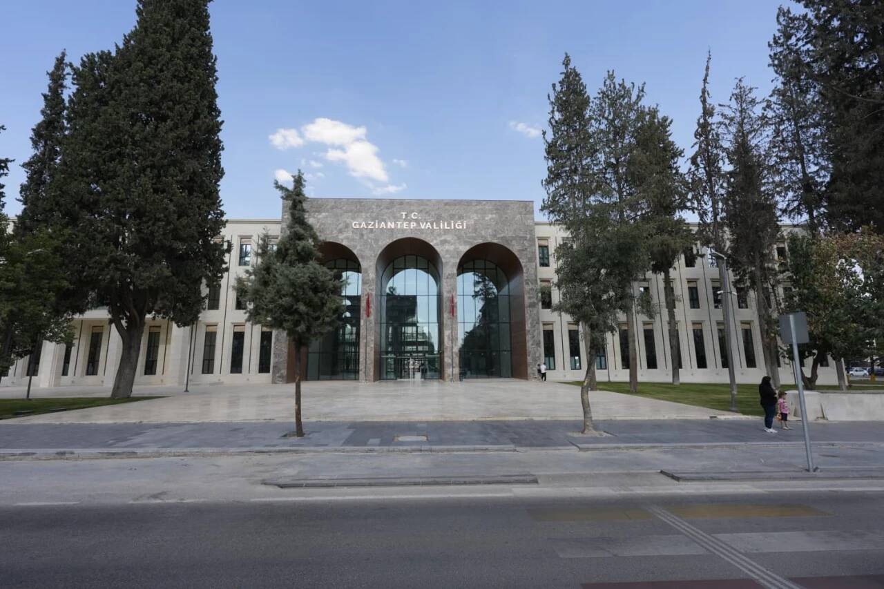 Gaziantep Valiliği, sosyal medyada çantasıyla ürün satarken görüntülenen Yusuf isimli