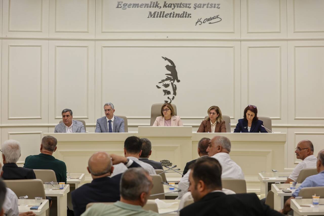 Gaziantep Büyükşehir Belediyesi ev sahipliğinde düzenlenen 9. Hemşehri Dernekleri Festivali