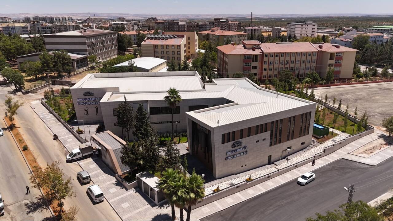 Gaziantep Büyükşehir Belediyesi, kültür, sanat, spor ve eğitim başta olmak