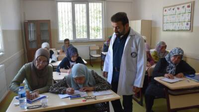 Şahinbey Belediyesi, kadınların eğitim hayatına katılımını artırmak amacıyla sosyal tesislerde