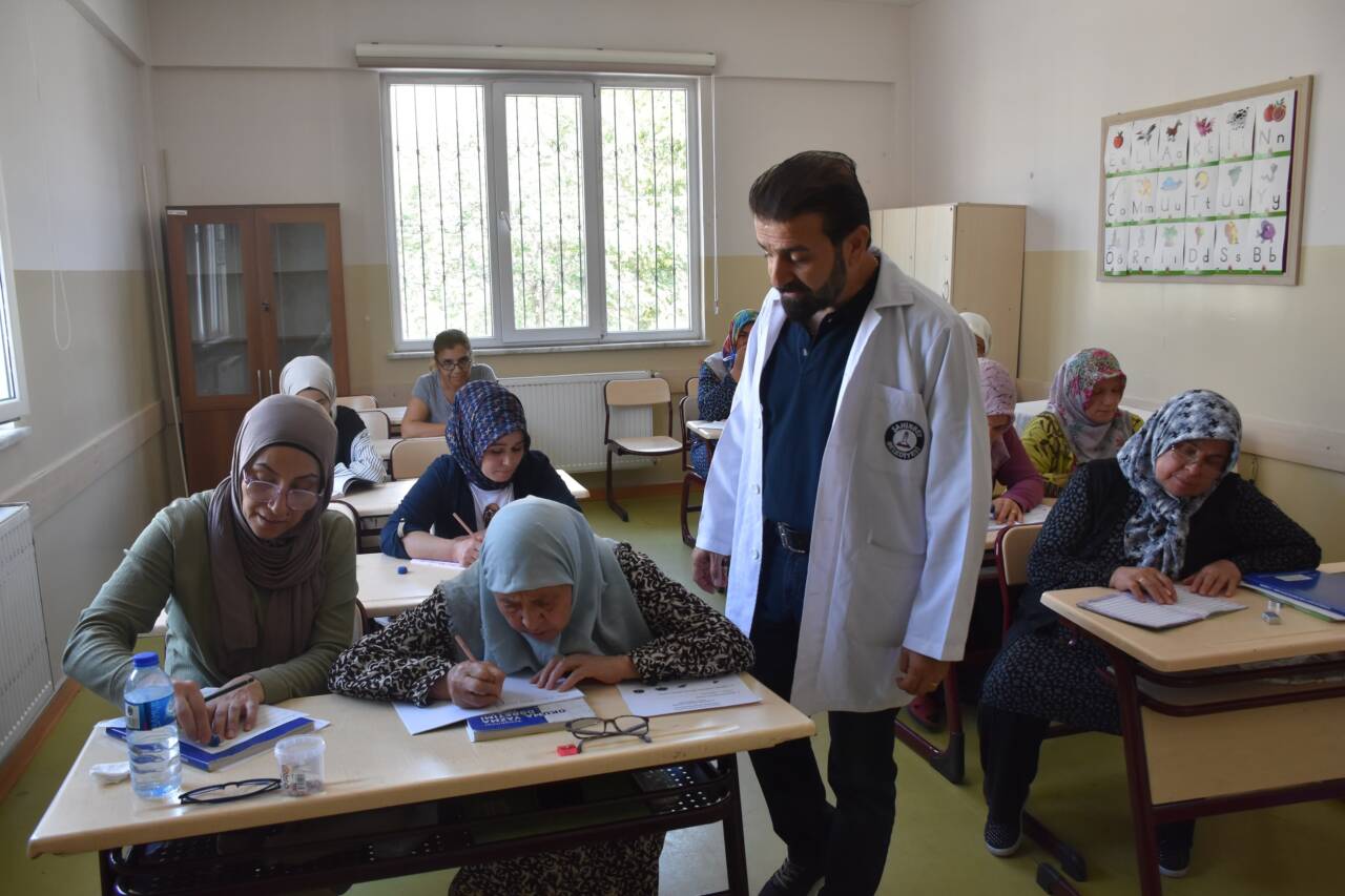 Şahinbey Belediyesi, kadınların eğitim hayatına katılımını artırmak amacıyla sosyal tesislerde