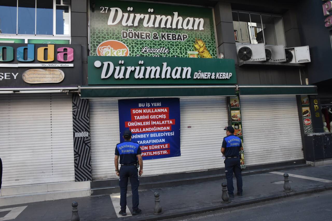 Şahinbey Belediyesi zabıta ekipleri, vatandaşların sağlıklı ve güvenli ortamlarda hizmet