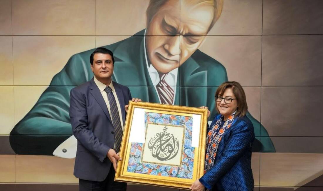 Gaziantep Büyükşehir Belediye Başkanı Fatma Şahin, beraberindeki heyetle birlikte Şehitkamil