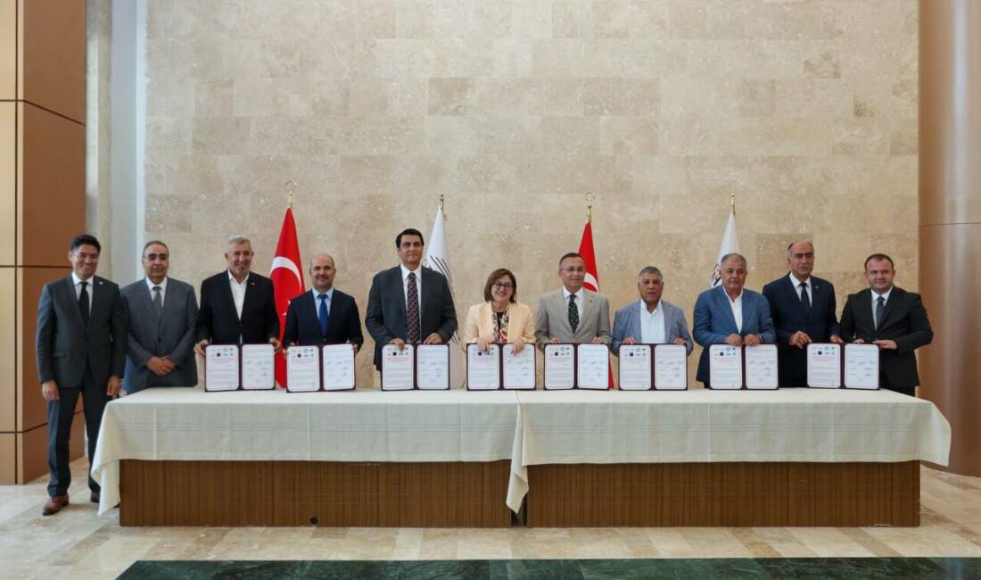 Gaziantep Büyükşehir Belediyesi, kent genelindeki sokak hayvanlarının toplanmasından beslenmesine ve