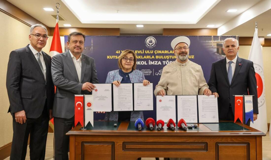 Gaziantep Büyükşehir Belediyesi’nin 2025 Aile Yılı kapsamında başlattığı “Umre Ziyareti”