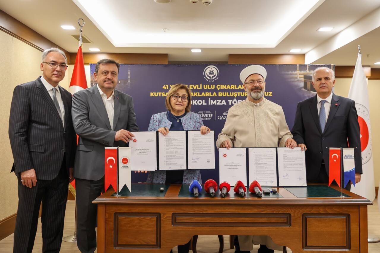 Gaziantep Büyükşehir Belediyesi’nin 2025 Aile Yılı kapsamında başlattığı “Umre Ziyareti”